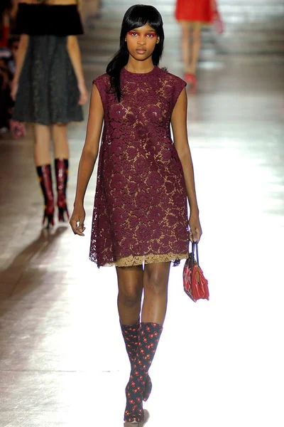 Look 16
